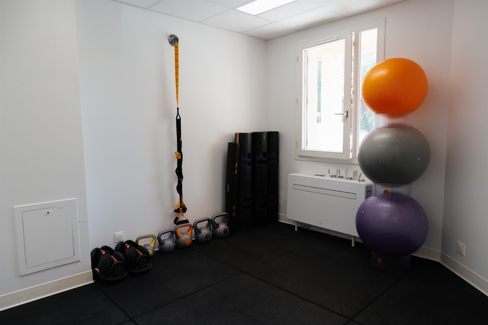 Seconde salle : TRX, kettlebells, haltères et tapis de sol